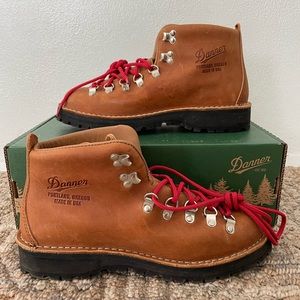 Danner Women's Mountain Light Cascade